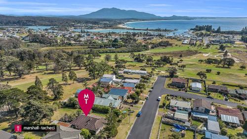 Bermagui House | Bermagui Breeze Holiday House 5 bedroom 18-20 Mumbulla Street - Bermagui