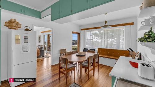 Bermagui House | Bermagui Breeze Holiday House 5 bedroom 18-20 Mumbulla Street - Bermagui
