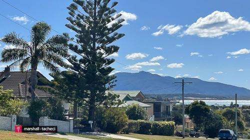 Bermagui House | Bermagui Breeze Holiday House 5 bedroom 18-20 Mumbulla Street - Bermagui