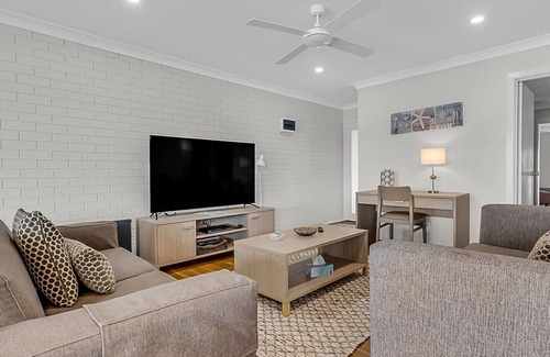 Bermagui House | Bermagui River View - Unit 1,1 Lindo Street 3 bdrm Villa