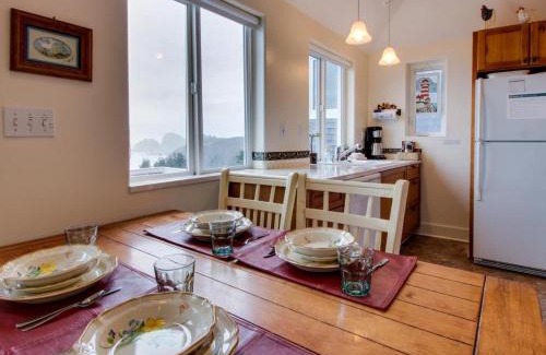 Oceanside Apartment | Berni's Ocean View Castle - The Potter's Wheel
