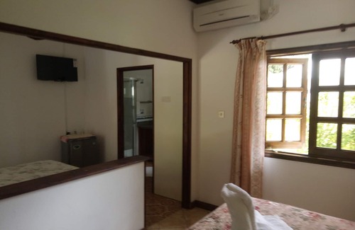La Passe Bed & Breakfast | Beryl Guesthouse - #Ocean Familiale - Village and ocean within 5mn walking distance