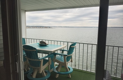 Midtown Ocean City Condo | Beside Convention Ctr, bayfront, Pool, dock, Beach/Baby Gear, Walk to beach
