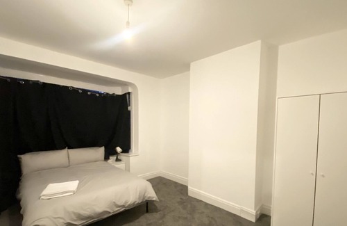 Bolton House | Best Accommodation Villa LTD