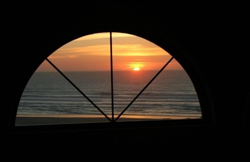 Bandon House | Best Beach Front House in Bandon, Ocean View Spa, Fireplace, Golf, Fishing,