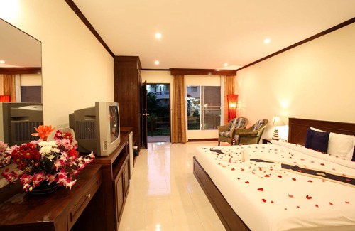 Cherngtalay Resort | Best Budget Hotel in Bang Tao Beach, 100 Meters Away from the Beach.