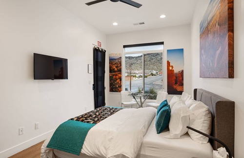 Hurricane Apartment | Best Deal! Modern Luxury Casita! Kitchenette & W/D