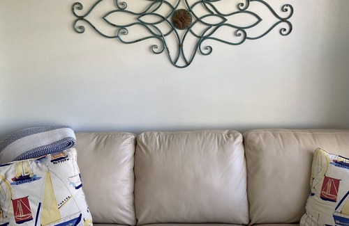 Indian Shores Cottage | Best deal on the beach/sleeps 6/All New/Gulf views!/55 inch TV