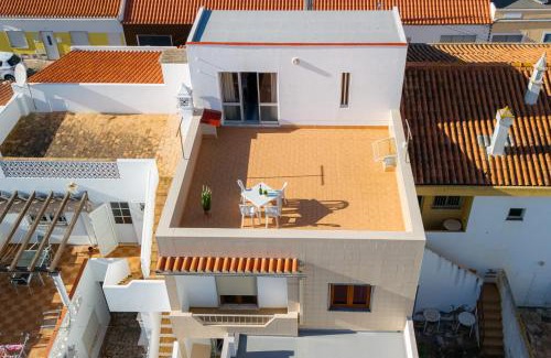 Alfarrobeira House | Best Home 4 Family & Friends - Your Seaside Charm!
