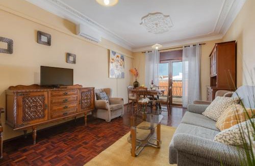 Alfarrobeira House | Best Home 4 Family & Friends - Your Seaside Charm!