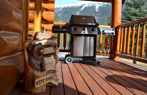 Golden House | Best in Class Deluxe Chalet - Cabin No. 18