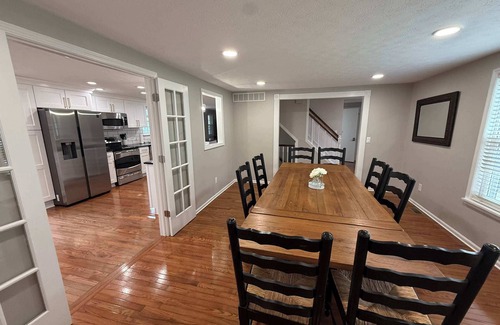 Roselawn Finance House | Best in show. Pool. Bar. Pool Table. Basketball.