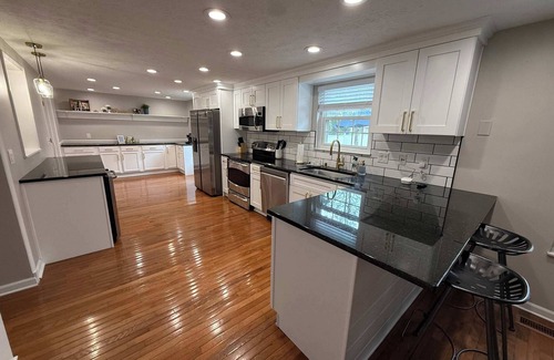 Roselawn Finance House | Best in show. Pool. Bar. Pool Table. Basketball.