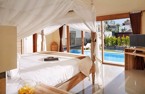 Petitenget Villa | Best location 3bdr Seminyak - 3 min from Beach clubs!