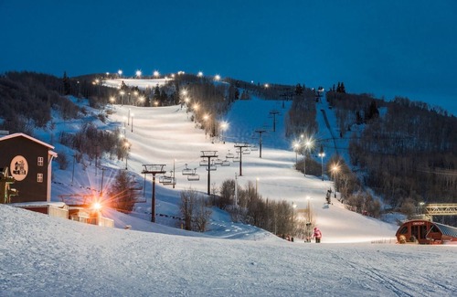 North Park City Condo | BEST LOCATION: 50 steps to the lift+ Pool+ Hot Tub