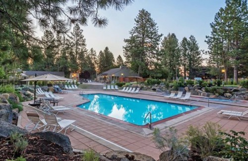 Bend Condo | Best Location and layout at 7th Mountain 1024 SF 2 Bed/2 Bath - Pet Friendly