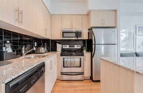 Downtown Toronto Apartment | Best Location in Toronto! Sleeps 6 Overlooking Scotiabank Arena!