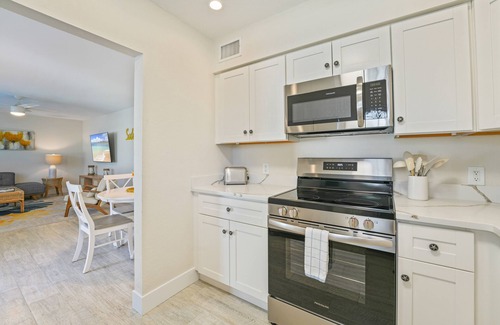 Anna Maria House | BEST LOCATION! NORTH END OF ANNA MARIA, FL , STEPS TO BEACH & DINING - UNIT A