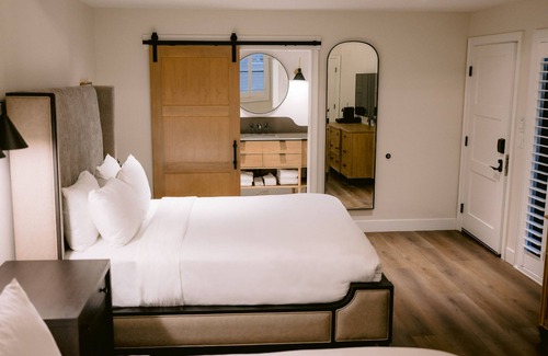 Midway Hotel | BEST Location! Unit w/Pool & Hot Spring access, Outdoor activities