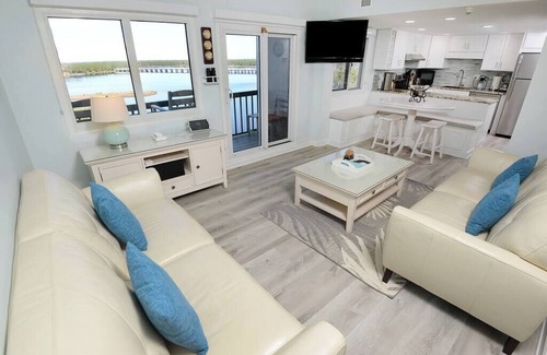 Sunnyside Condo | Best of both worlds - oceanfront on one side, inlet lakefront on the other