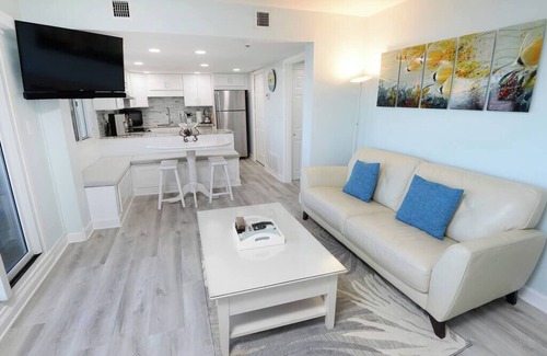 Sunnyside Condo | Best of both worlds - oceanfront on one side, inlet lakefront on the other