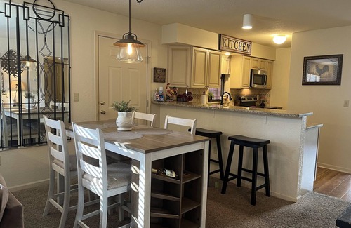 Branson Condo | "Best of The Pointe" Lake Front~Walk-In/End Unit~Trout~Golf~Pickleball~Pool