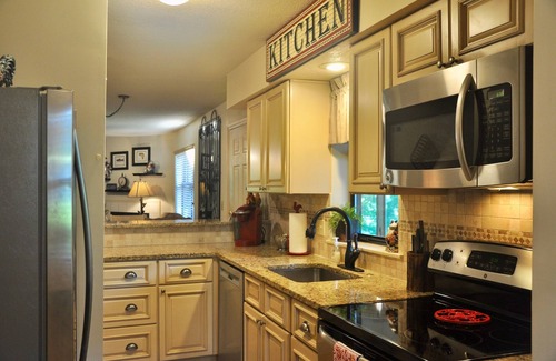 Branson Condo | "Best of The Pointe" Lake Front~Walk-In/End Unit~Trout~Golf~Pickleball~Pool