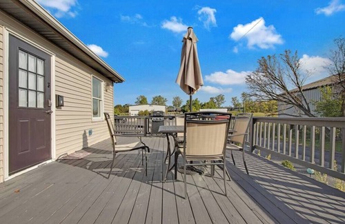Cheektowaga Apartment | Best Parking Laundry AC BBQ Patio