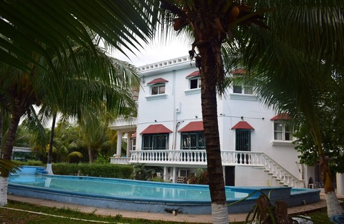 Alfredo V. Bonfil House | Best place to relax Mansion Giahn Bed and Breakfast. Is located between the airp