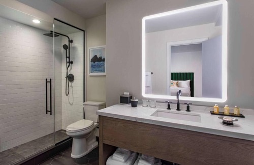 Downtown Chicago Resort | Best Place to Stay in Chicago! Relaxing Unit w/City View, Pets Allowed!