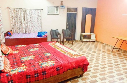 Vrindavan Bed & Breakfast | Best rooms available near Bihari ji temple vrindavan