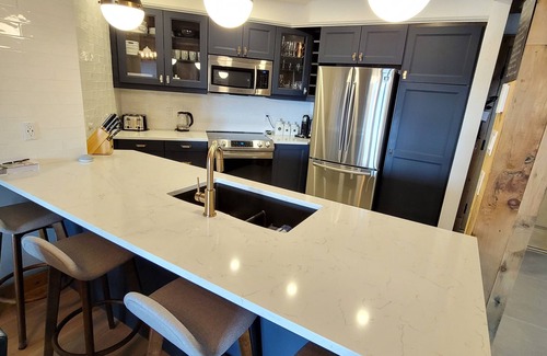 Mont-Tremblant Condo | Best ski-in/out, Fully Renovated, Infinity Pool, Hot-Tub, 2 Car Heated Parking