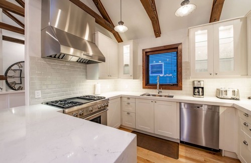 Downtown Park City House | BEST Ski In/Out location in the heart of Park City! Updated, clean and stocked.