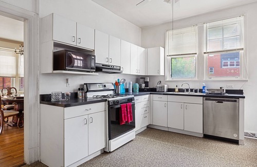 North Oakland House | Best skyline view of CMU/PITT Historical Oakland 5BR storybook house 3000sf