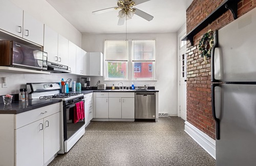 North Oakland House | Best skyline view of CMU/PITT Historical Oakland 5BR storybook house 3000sf