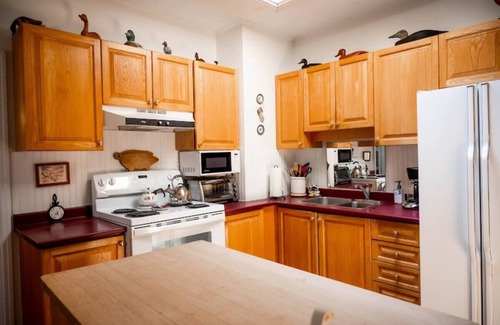 North Bay Cottage | Best spot on Lake Nipissing + private beachfront + parking + close to downtown