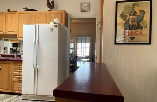 North Bay Cottage | Best spot on Lake Nipissing + private beachfront + parking + close to downtown