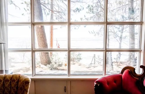 North Bay Cottage | Best spot on Lake Nipissing + private beachfront + parking + close to downtown
