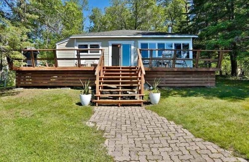 Falcon Beach Cabin | Best sunsets in Manitoba! Lakefront South shore Falcon Lake