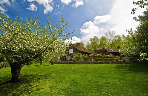 Washington Depot House | BEST TOWN WASHINGTON! "Kielwasser" PoshPadsCT Ski, Pool, 4 FPs, Bikes, Orchards