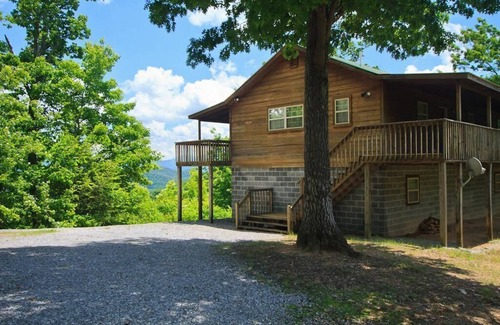Cosby Cabin | Best Views in All of the Smokies! On 4 Secluded Acres! NOW WITH WI-FI