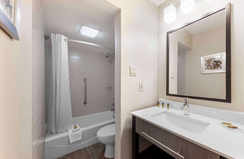 North Loop Hotel | Best Western Plus Austin Central