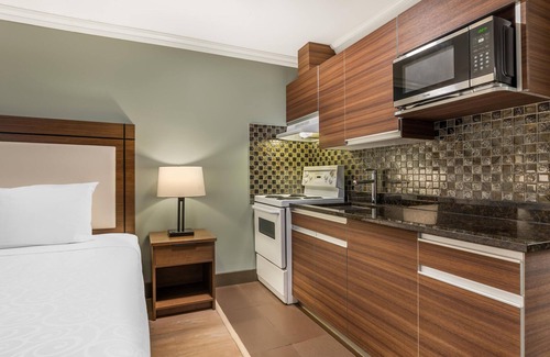 Burnaby Hotel | Best Western Plus Burnaby Hotel