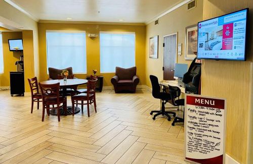 Kenwood Hotel | Best Western PLUS Hannaford Inn & Suites