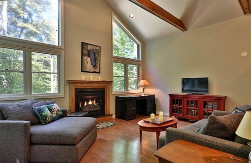 Plymouth House | Better in the Mountains -Private Mountain Chalet In the Heart of VT Ski Country