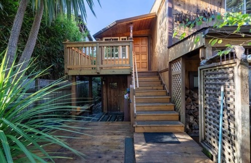 Arch Cape House | Betty's Place. Hot Tub-Sauna-1 Block from Ocean!