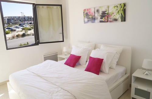 Grand Sud Apartment | Between TGV train station and historic city center: calm and modern comfort