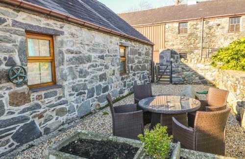 Llanddeiniolen House | Beudy Bach