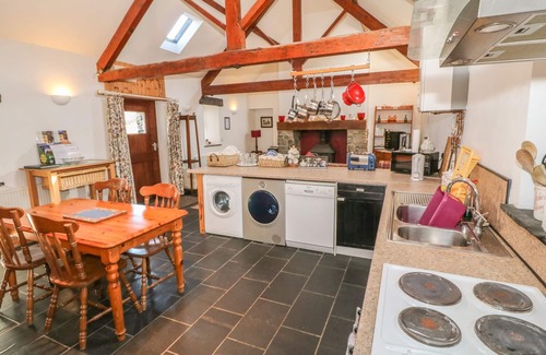 Brynrefail Cottage | BEUDY BACH, pet friendly, character holiday cottage in Y Felinheli
