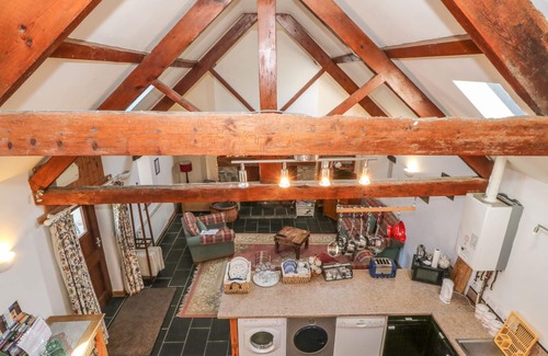 Brynrefail Cottage | BEUDY BACH, pet friendly, character holiday cottage in Y Felinheli
